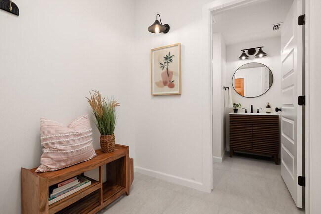 Building Photo - Luxury 3 Bedroom 2.5 Restroom Townhouse for Long-Term Lease | Gated Community-North McAllen