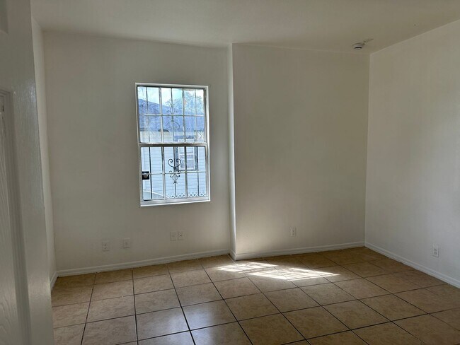 Building Photo - 808 S Locust Ave