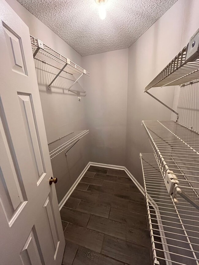 Building Photo - Charming 3-bedroom, 2-bath townhouse