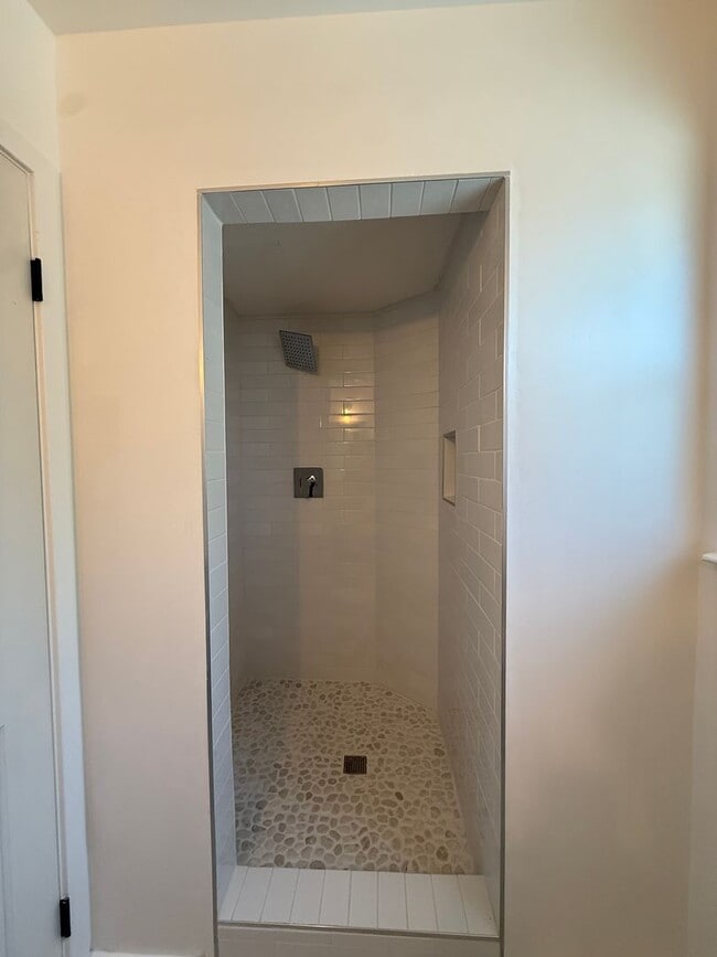 Building Photo - Beautifully Updated Single Story Custom Ho...
