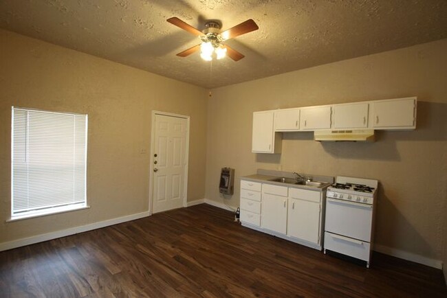 Building Photo - Cozy 1 Bedroom, 1 Bath in Tyler!