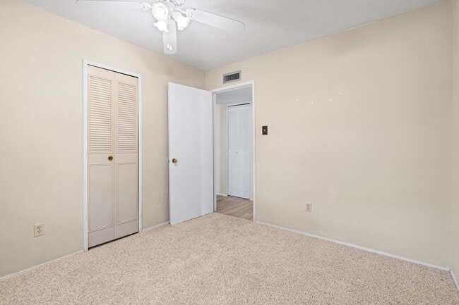 Building Photo - 2126 Turtle Creek Dr