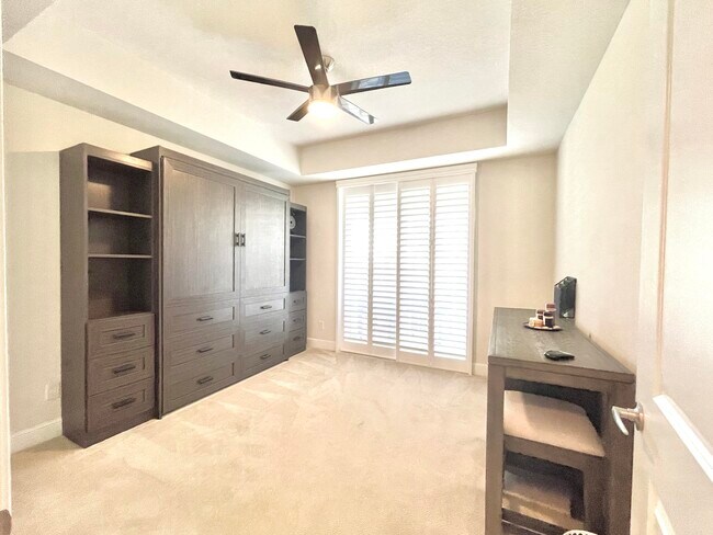 Building Photo - 1044 Bay Colony Dr S