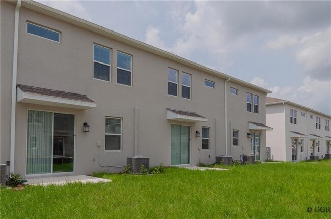 Building Photo - 3290 Laurent Lp