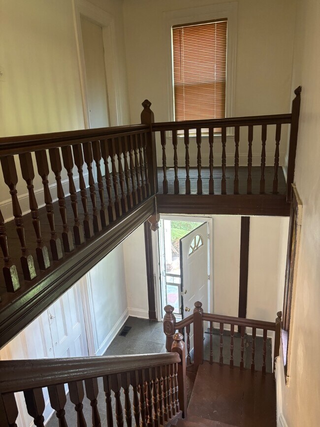 Building Photo - 218 Spencer St