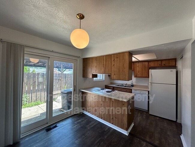 Building Photo - 957 Taylorsview Dr