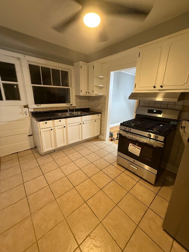 Building Photo - 6316 S Kenneth Ave