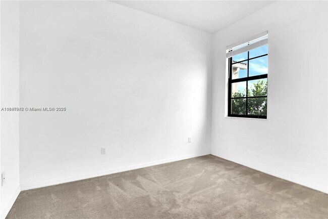 Building Photo - 673 NE 191st St