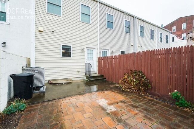 Building Photo - Three Bed Fishtown Home