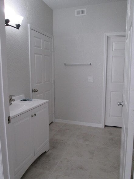 Building Photo - 5957 Westgate Dr