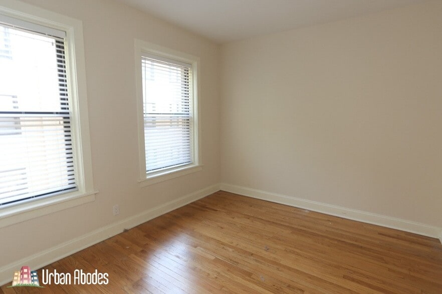 Building Photo - 4036 Ashland N Ave