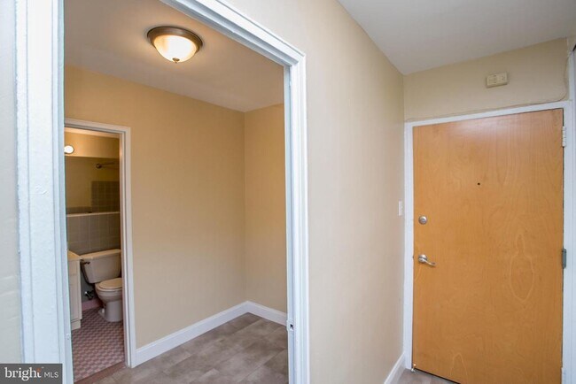 Building Photo - 2101 Chestnut St