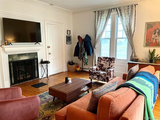 Building Photo - 90 Innis Ave