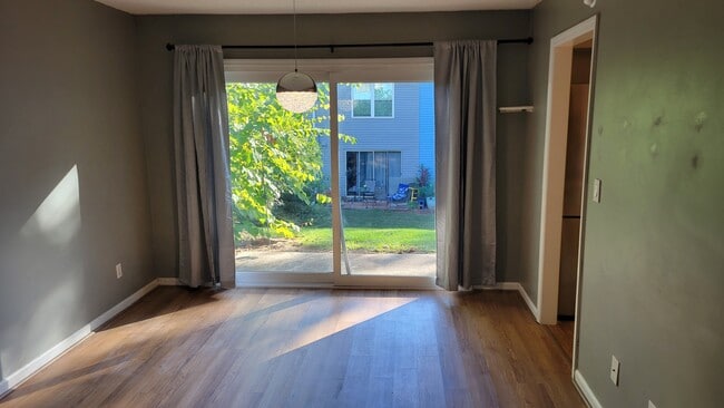 Building Photo - 343 Leisure Ct