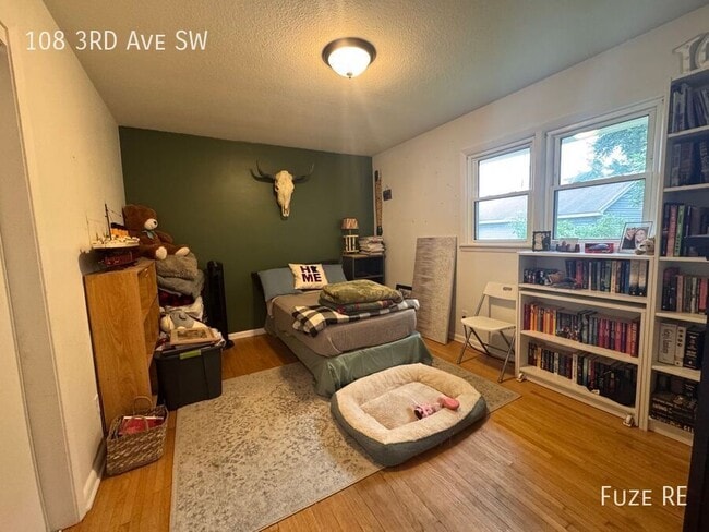 Building Photo - 108 3rd Ave SW