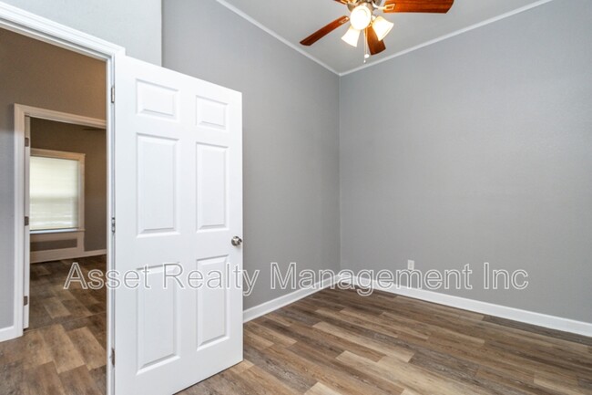 Building Photo - 2638 Barton St