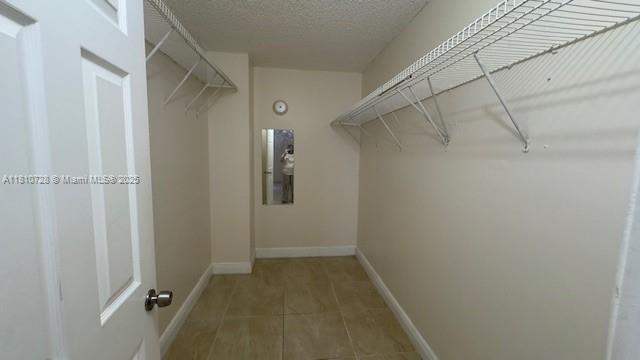 Building Photo - 9686 Fontainebleau Blvd