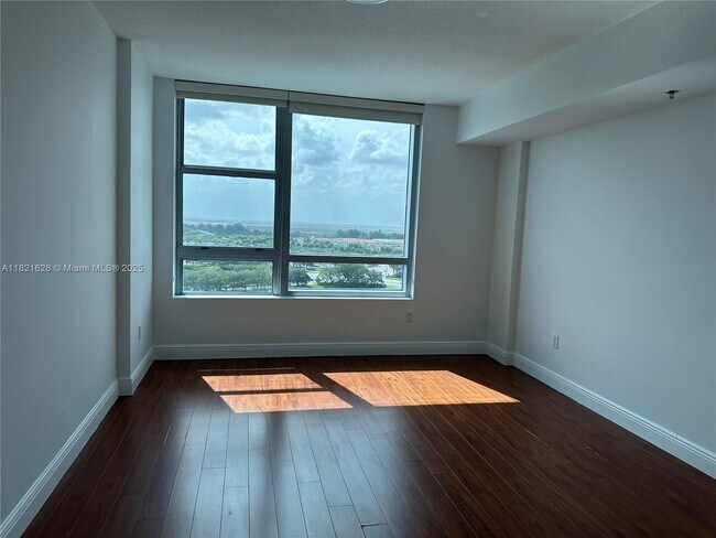 Building Photo - 2641 N Flamingo Rd