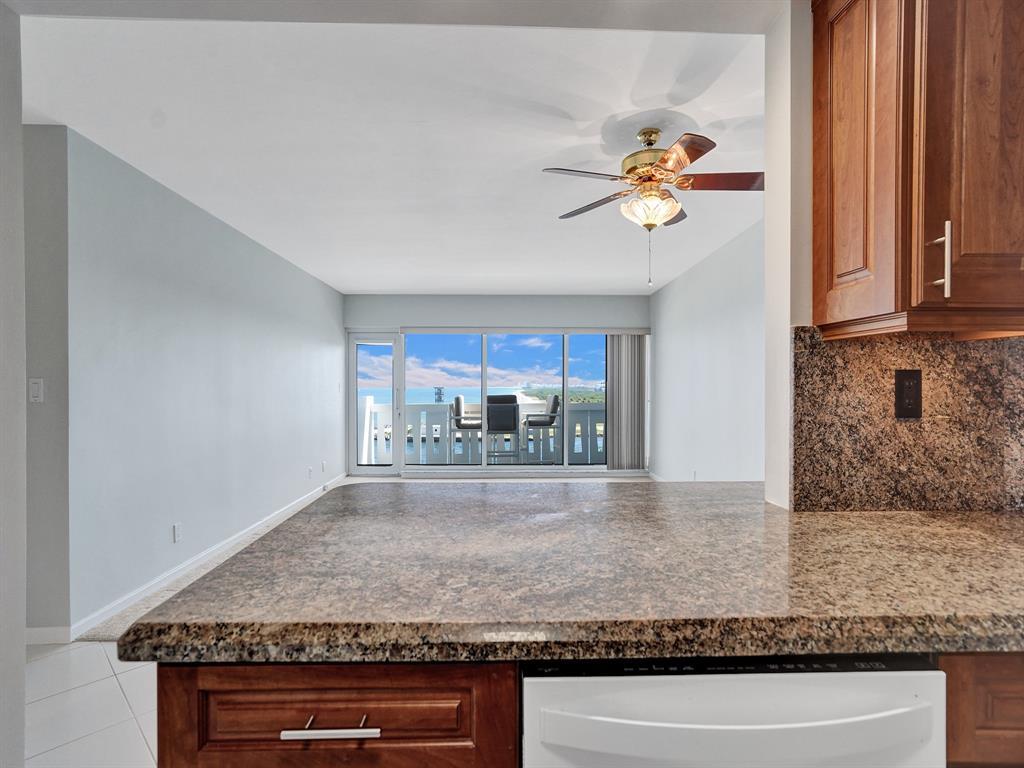 Building Photo - 2100 S Ocean Dr