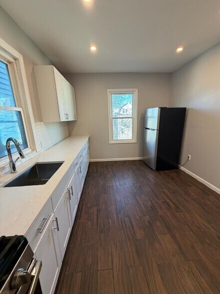 Building Photo - 224 N 9th St