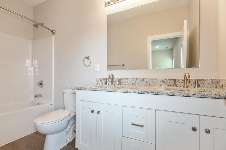 Upstairs Unit A Primary Bedroom Bathroom - 752 N Elder Ave