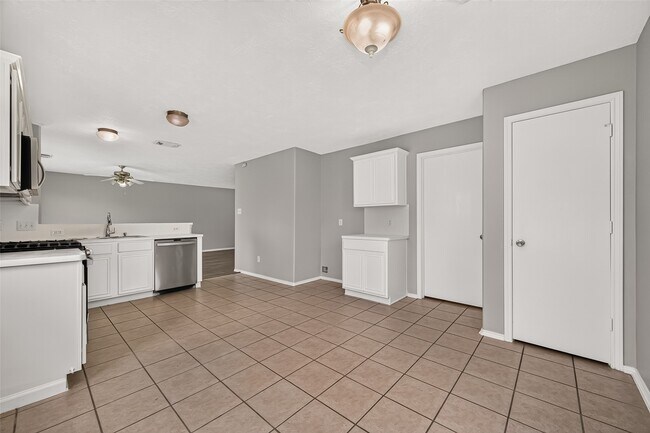 Building Photo - 19451 Nasworthy Dr