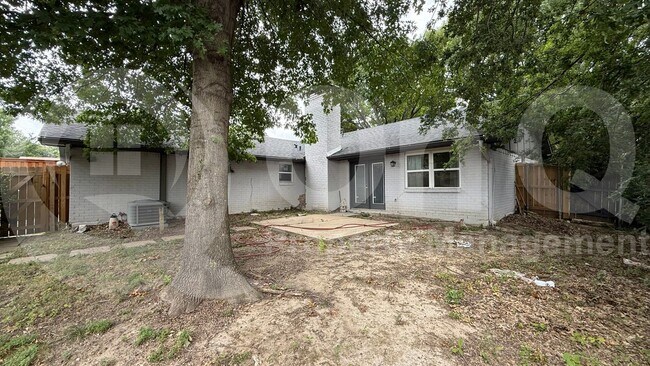 Building Photo - 306 Wildbriar Dr