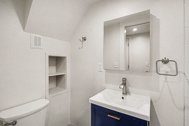 Building Photo - 3633 41st Ave W