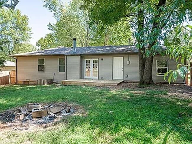 Building Photo - 3 Bed 2 Bath 2 Car Garage 1/2 off 1st Months Rent