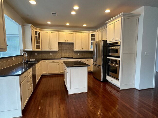 Building Photo - 110 Pangborne Ct