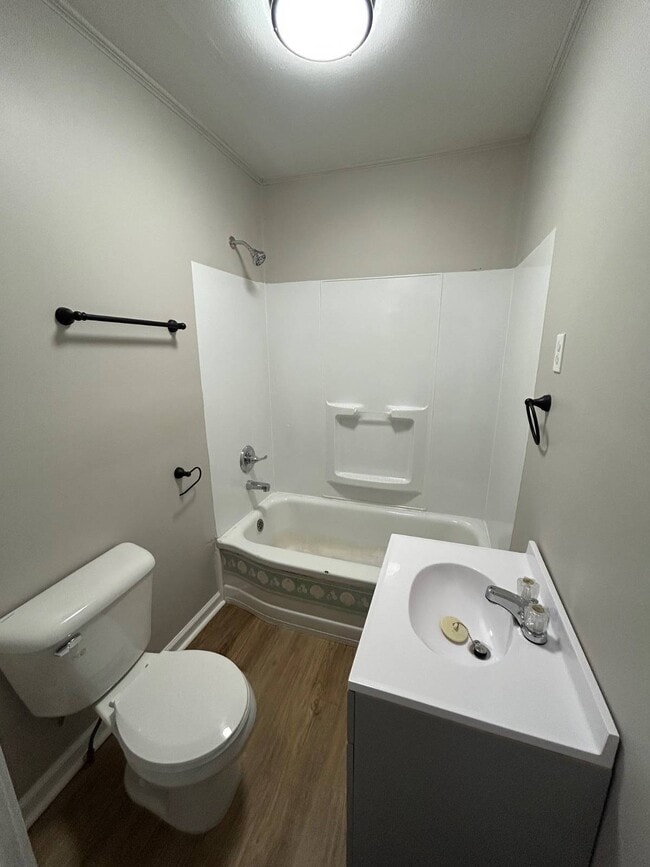 Building Photo - 815 W Main St