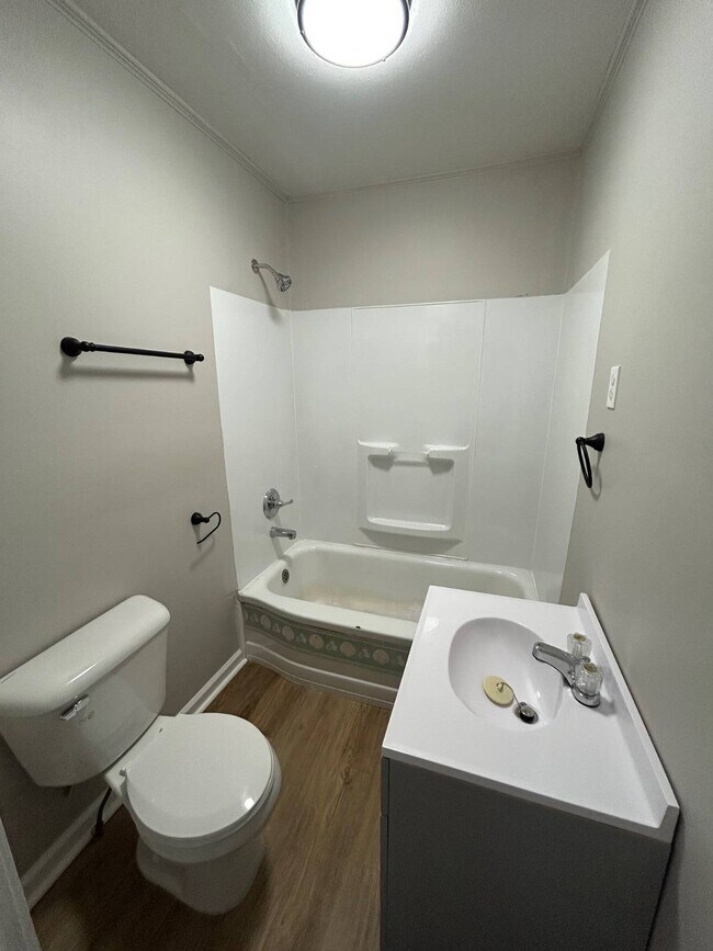 Primary Photo - 815 W Main St