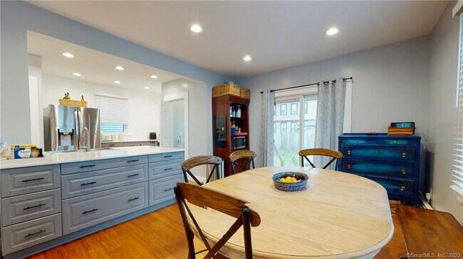 Building Photo - 18 Philip St