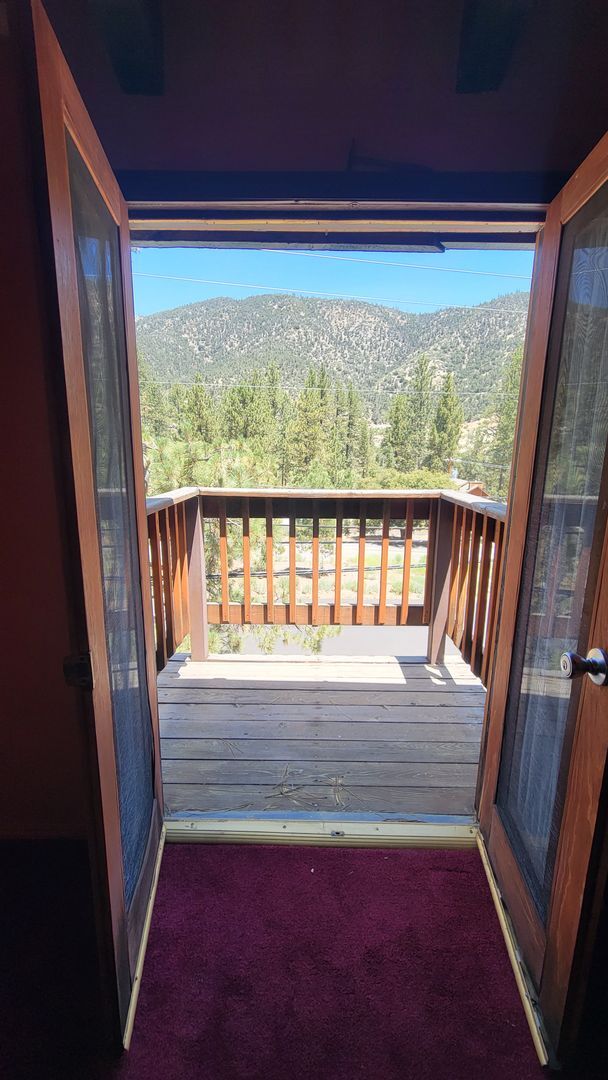 Building Photo - Spacious 6 Bedroom 5 Bathroom Within Walki...
