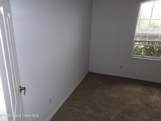 Building Photo - 464 Brown Ave