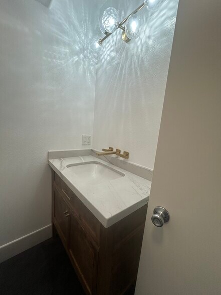 Building Photo - 3705 Sunset Ln