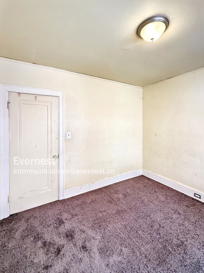 Building Photo - 3030 Cortland St