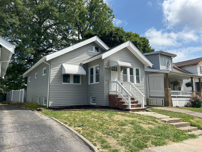 Building Photo - For August Move-In - West Blvd Area - 2 Bedroom Single Family Home
