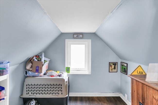 Building Photo - Beautifully Remodeled 1 Bedroom Located in...