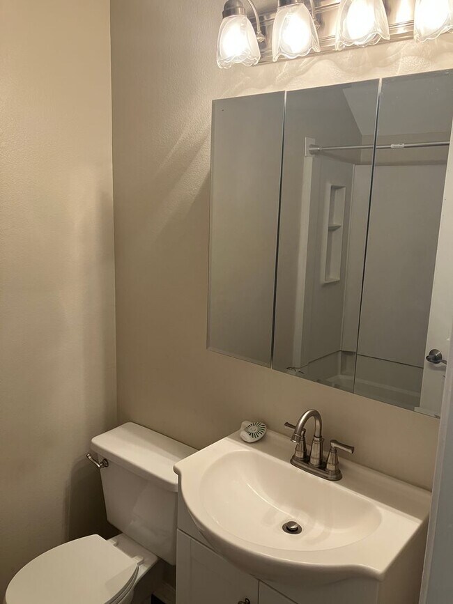 Building Photo - One Bedroom Condo with Loft, One-car Garag...