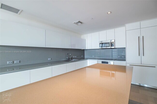 Building Photo - 88 SW 7th St