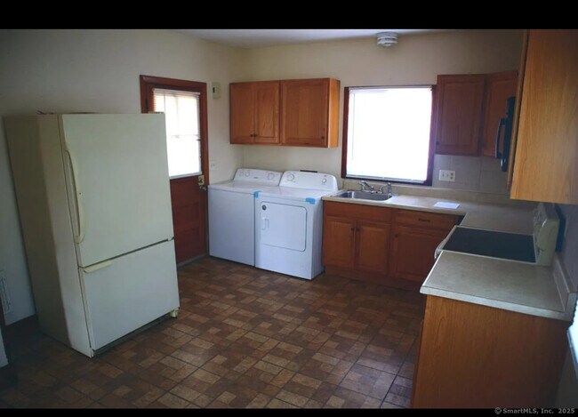 Building Photo - 173 Wakelee Ave