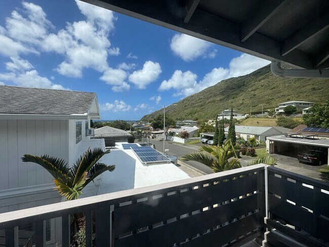 Building Photo - 541 Kuliouou Rd
