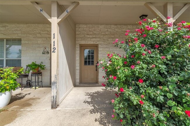 Building Photo - 112 Sandstone Dr