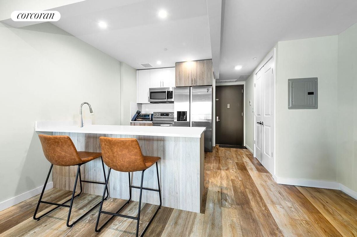 Building Photo - 30-82 Crescent Street 7E