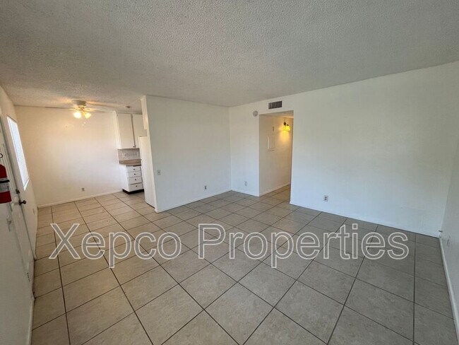 Building Photo - 556 E Chuckwalla Rd