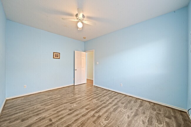 Building Photo - 15727 Schumann Ln