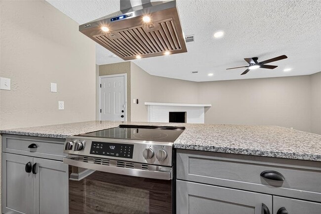 Building Photo - 17518 Autumn Hills Dr
