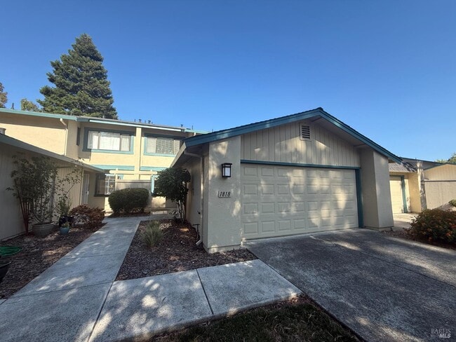 Building Photo - 1818 London Dr