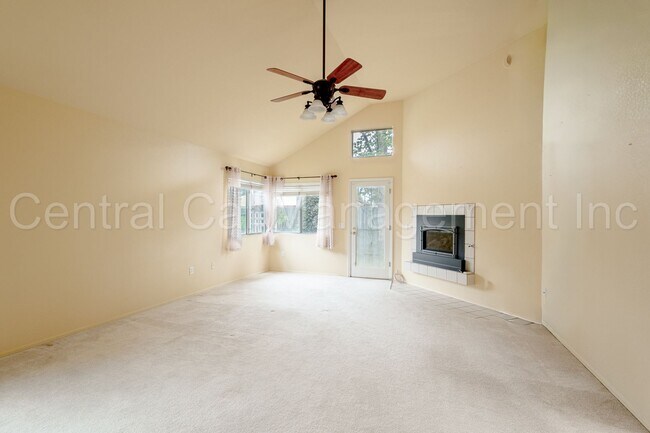 Building Photo - 4 Bedroom/2.5 Bath Home with Paid Solar an...